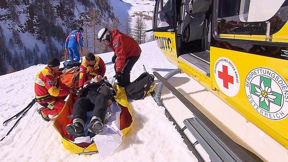 Christophorus 7 brachte den Schwerverletzten ins LKH Villach - gestellte Aufnahme, Symbolfoto