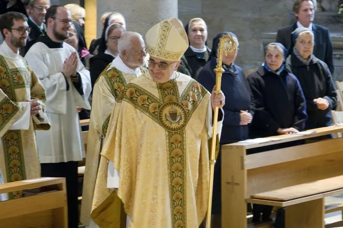 Anstelle des erkrankten Salzburger Erzbischofs Franz Lackner sprang Diözesanbischof Wilhelm Krautwaschl bei der Priesterweihe ein.