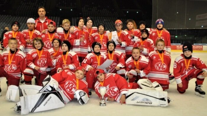 Auch die Klagenfurter U10 war stark:  Maximilan Policar; Nico Desenbekowitsch, Philipp Diamant, Lennart Kau, Ivan Kogler, Pascal Lettkemann, Tobias Ottowitz, Mathias Schriefl, Stanimirov Veit, Fraser Vospernik, Emil Wagner, Ben Reindl; Gregor Enzinger, Matteo Fillipitsch, Paul Hinterberger, Simon Holzfeind, Damjan Lampichler, Dominik Mosser, Maximilian Olschok, Sandro Perisutti, Paul Rauter, Ilian Ressi, Johannes Riedl
