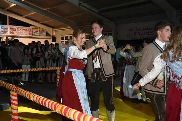Der festliche Auftakt wurde von der Landjugend Brückl und der Landjugend Steuerberg mit einem schwungvollen Auftanz gestaltet. 