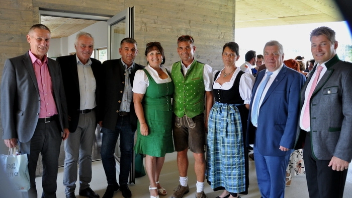 Unter dem Motto „1:0 für die TSV Familie“ feierte der 72 Jahre alte Sportverein TSV „Eiche“ Neumarkt am 18. August die Eröffnung seines neuen Vereinsheims.