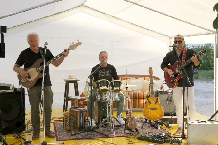 Und so hatten sich am Samstagabend nicht nur die St. Veiter in das gemütliche Bierlokal aufgemacht, um beim Konzert der „Ontörner“ (Günther Trojer, Charly Reimann, Otto Kuhs) dabei zu sein (von links). 