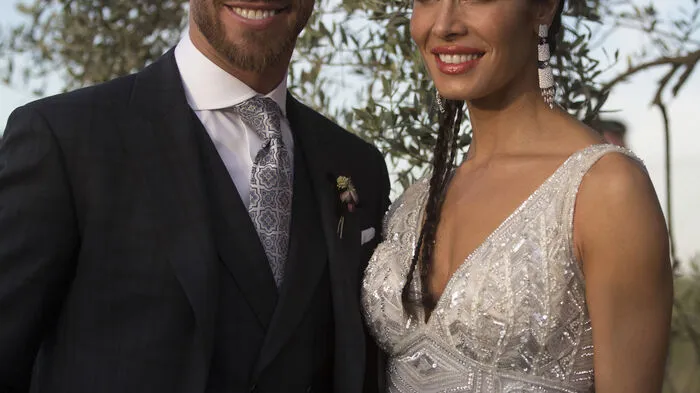Der spanische Fußballstar Sergio Ramos hat seine langjährige Partnerin Pilar Rubio haben Samstag in Sevilla geheiratet.