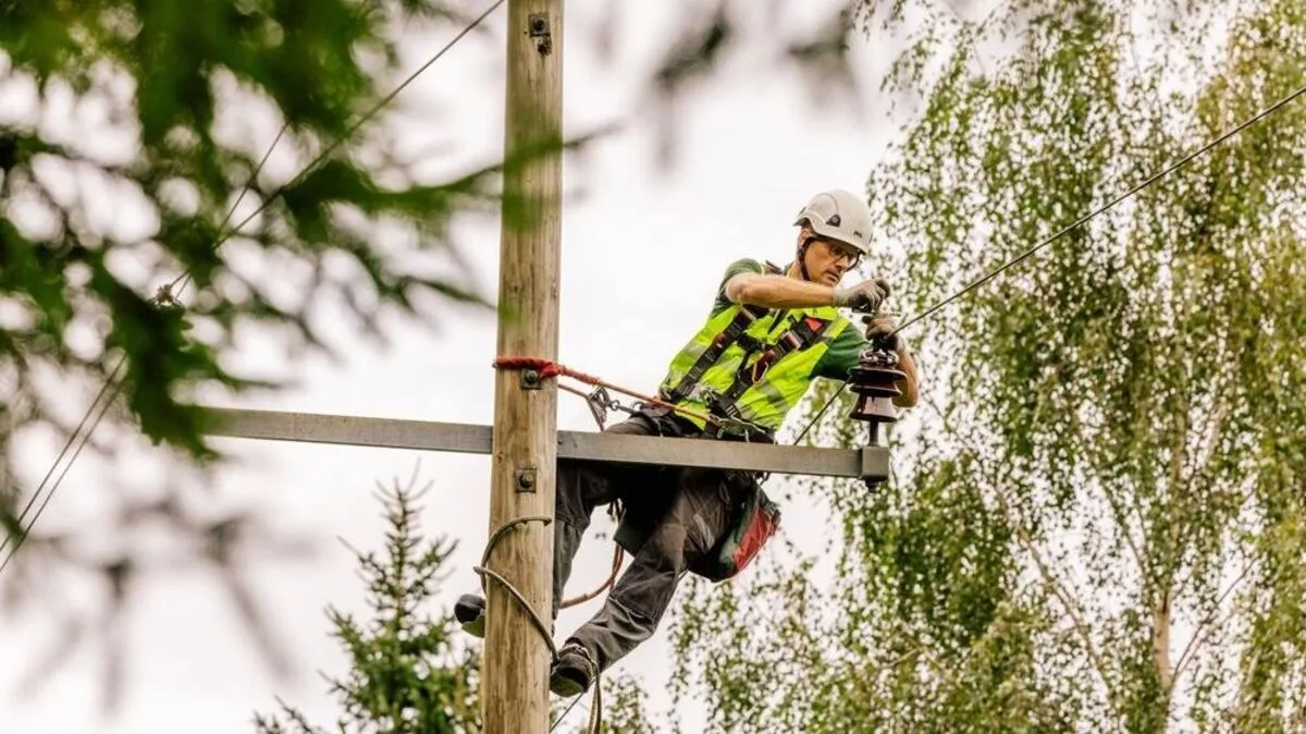 Schwindelfrei in den Berufsalltag: Monteure der Kärnten Netz