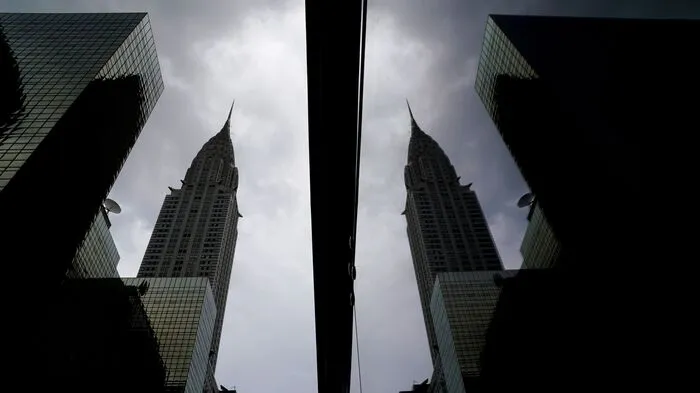 Das Chrysler Building zählt zu den Wahrzeichen von New York City. Es befindet sich in der 405 Lexington Avenue, Ecke 42. Straße in Midtown Manhattan.