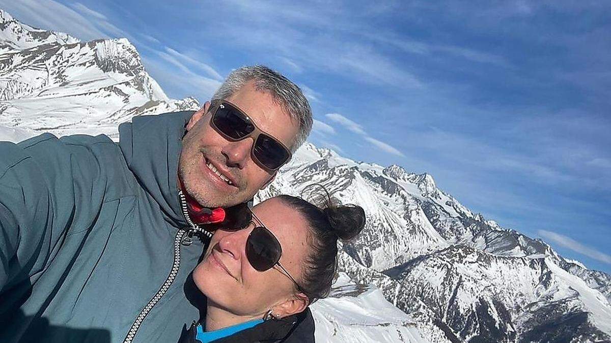 Bundeskanzler Karl Nehammer postete ein Selfie mit Ehefrau Katharina auf Facebook. Er ist begeistert von den Osttiroler Bergen