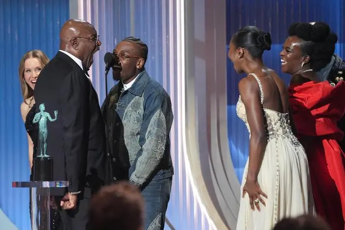 Delroy Lindo, Miles Caton, Jayme Lawson und Wunmi Mosaku (von links) ist die Freude über ihre Auszeichnung für den Vampir-Thriller 