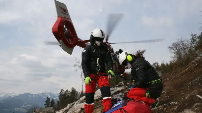 Die Crew des Rettungshubschraubers RK 1 der ARA-Flugrettung trainierte am Samstag im Großraum Fresach.