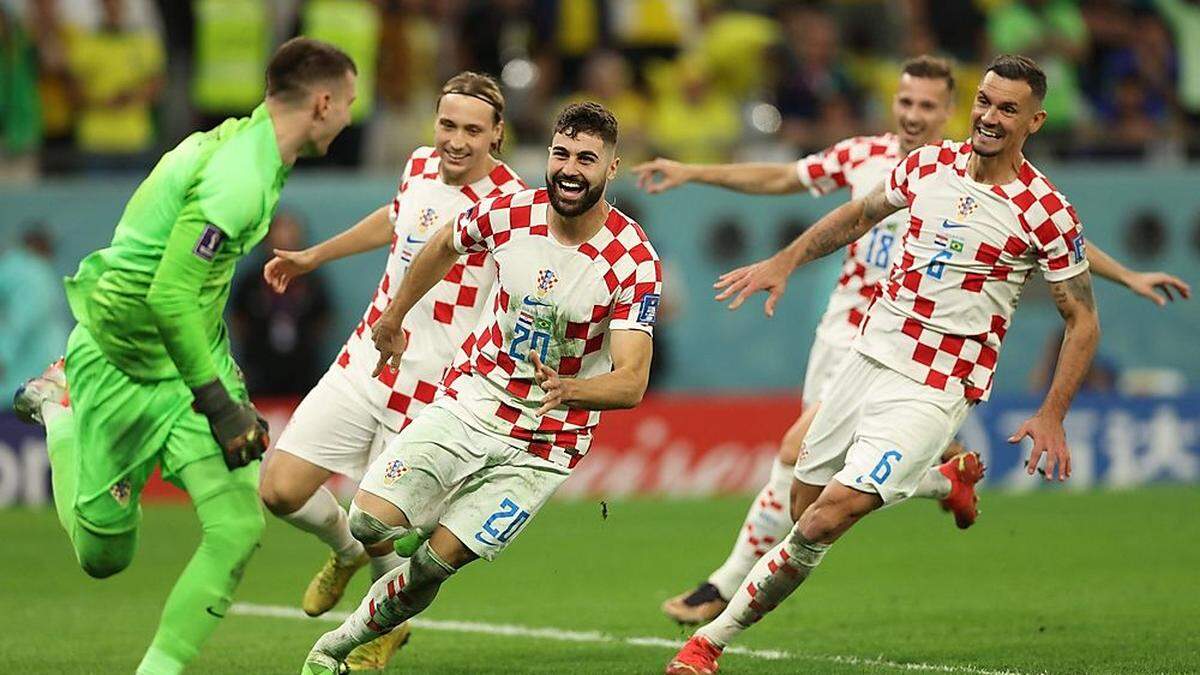 Kroatien steigt erneut nach Elfmeterschießen auf