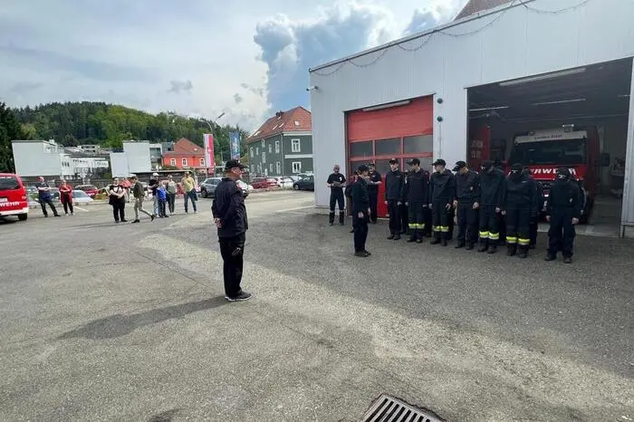 Bei der ersten Übung für das Feuerwehrjugend-Leistungsabzeichen nahm auch die Jugend der FF Niklasdorf teil.