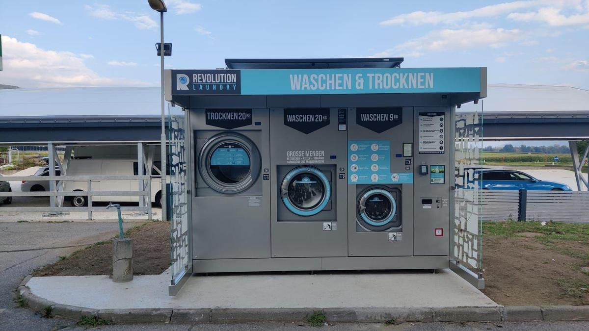 Seit kurzem gibt es bei der Lagerhaus Tankstelle in Pusarnitz eine Waschmaschinen-Station