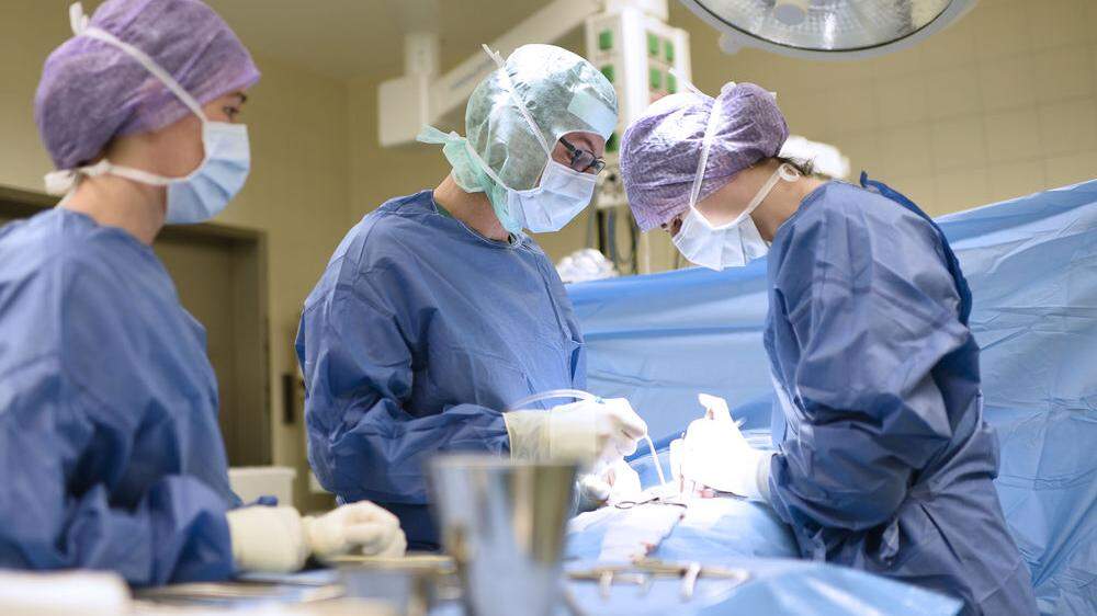In Österreich werden bereits erste Operationen verschoben, um genügend Intensivbetten für Coronapatienten zu haben
