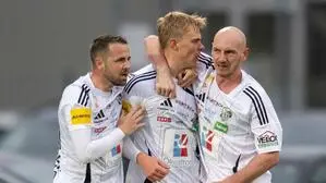 Erik Kojzek (Mitte) sicherte dem WAC einen glücklichen Punkt. 