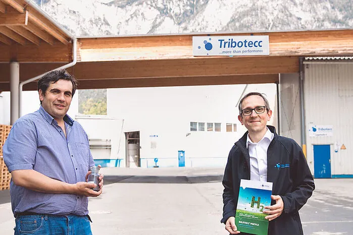 CEO Stefan Greimel (rechts) und Entwicklungsleiter Lars Hensgen: "In jahrelanger Kooperation mit Fraunhofer gelang es uns, ein Material zu entwickeln, das Platin bei Wasserstoff-Erzeugung ersetzt."
