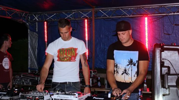 Zündender Disco-Sound, Konfettiregen, Paintdrops und effektvolle Pyrotechnik ließen auch die fünfte Neon Night zu einem Erlebnis werden.