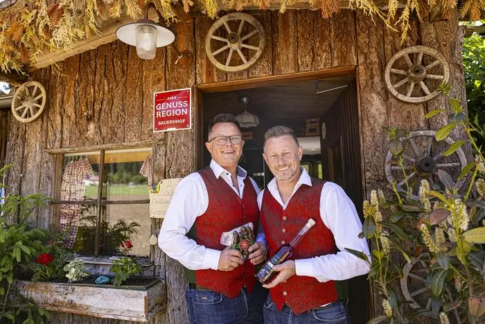 Erich und Christian vor der Genusshütte