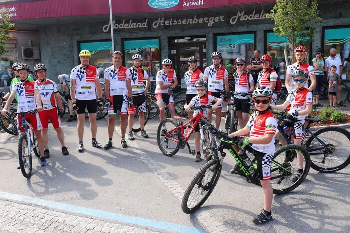Gemeinsam mit der Polizei und den Mitgliedern der Freiwilligen Feuerwehr konnte ein unfallfreies Event gewährleistet werden. Bei Sonnenschein und sommerlichen Temperaturen konnten die Radfahrer aller Altersgruppen den Tag in vollen Zügen genießen.