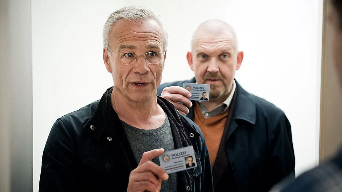  Die Kommissare Max Ballauf (Klaus J. Behrendt, links) und Freddy Schenk (Dietmar Bär).