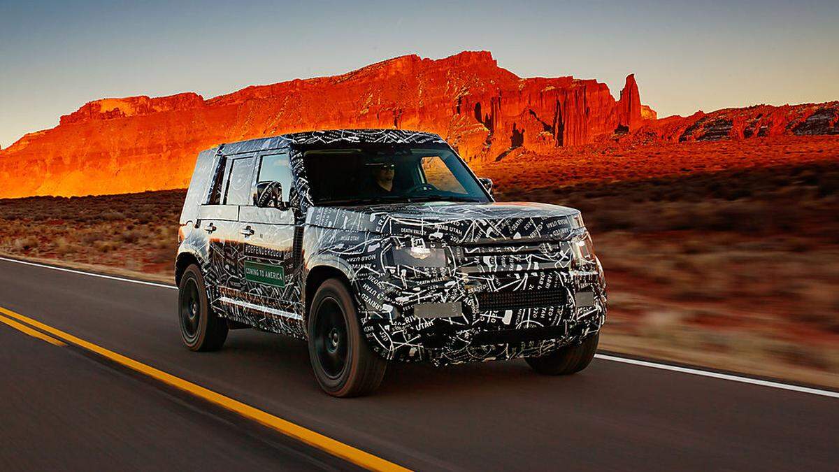 Noch ist der neue Land Rover Defender getarnt unterwegs