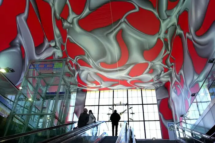 Peter Koglers Design für die große Halle des Hauptbahnhofs ist eine permanente Einrichtung geworden.