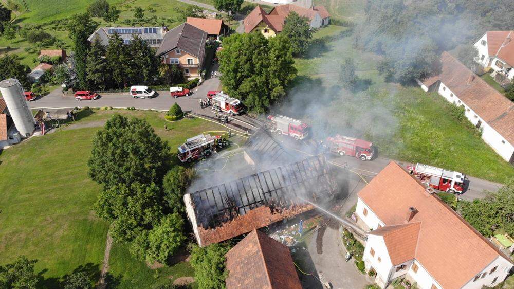 Elf Feuerwehren waren am Donnerstagnachmittag beim Brand in Merkendorf im Einsatz