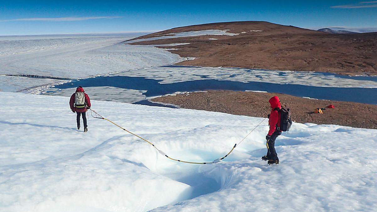 Wie dick ist das Eis auf Grönland? Immer wieder messen Forscher nach