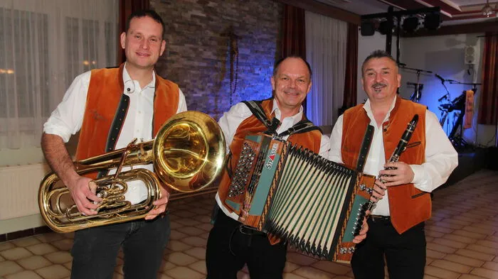 Die Musikgruppe Vulkan Partie sorgte für beste Stimmung unter den Kameraden.