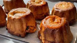 Kärntner Reindlingform aus Keramik selber machen. Veranstaltung von Slow Food Travel Marktplatz Mittelkärnten. Beim Töpferworkshop in Knappenberg stellen sich Teilnehmer selbst ihre Reindlingsform aus Keramik her. Keramikmeisterin Gerhild Polzer Musenbichler führt dabei durch die einzelnen Schritte.
Kärntner Reindling Osterjause