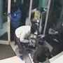Täter am Werk - in einem Bankfoyer in Kärnten