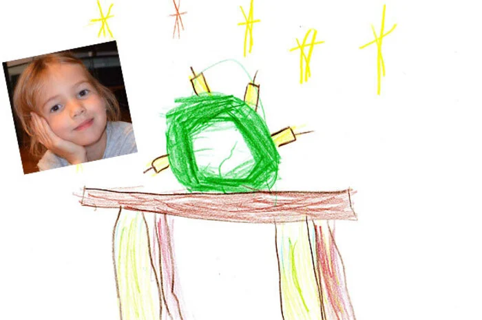 Zu den Weihnachtsbräuchen gehört natürlich auch ein Adventkranz. Laura Röck (5) aus Lebring-St. Margarethen freut sich schon, heute die zweite Kerze anzünden zu dürfen und Adventlieder zu singen.