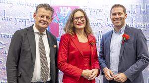 Neo-Stadträtin Constance Mochar mit Bürgermeister Christian Scheider (links) und Vizebürgermeister Philipp Liesnig