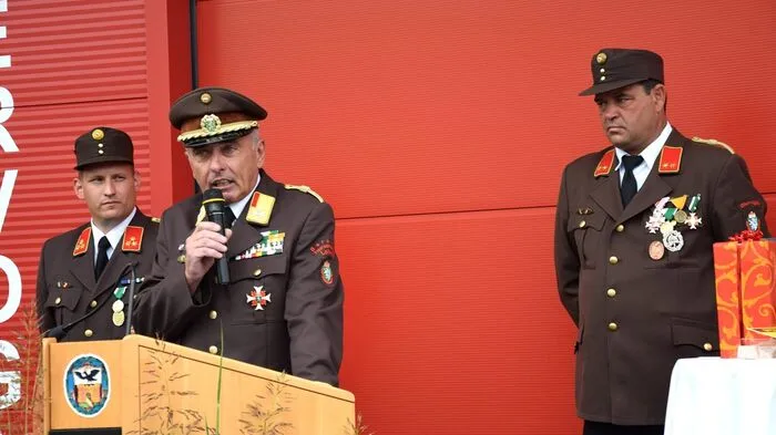 Die Freiwillige Feuerwehr Obervogau in der Marktgemeinde Straß bekam als Stützpunkt-Wasserwehr ein neues eingeschossiges Bootshaus im Ausmaß von rund 230 Quadratmetern. Und das zu ihrem 90-Jahre-Bestandsjublläum.
