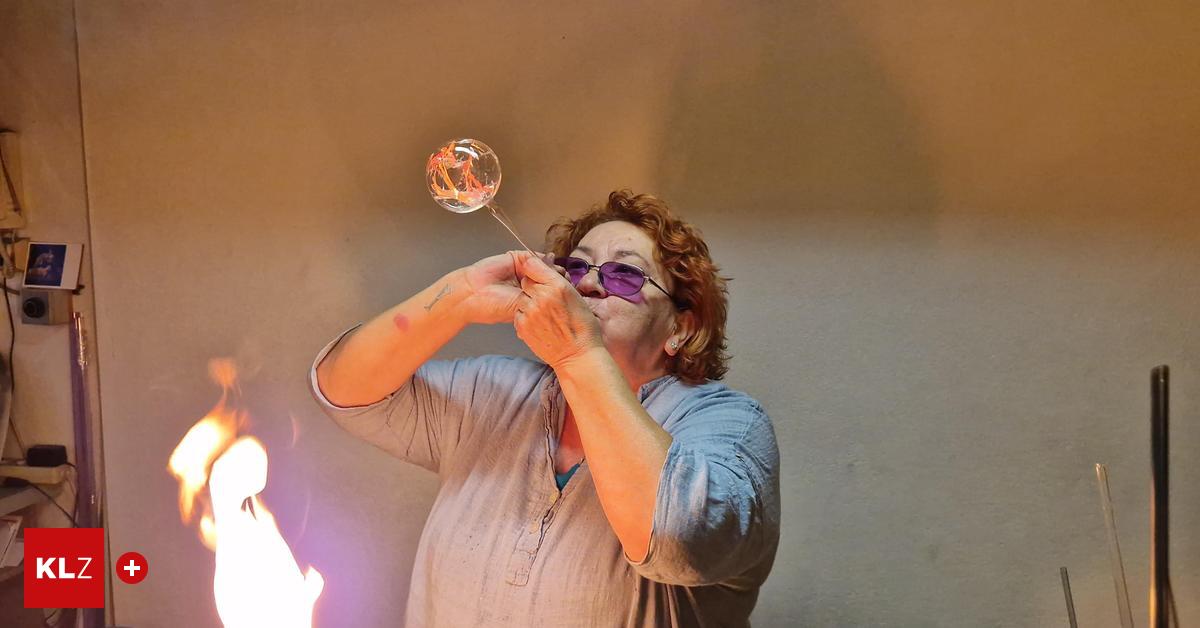 Bei-1200-Grad-gestaltet-Renate-Prehal-65-filigrane-Christbaumkugeln