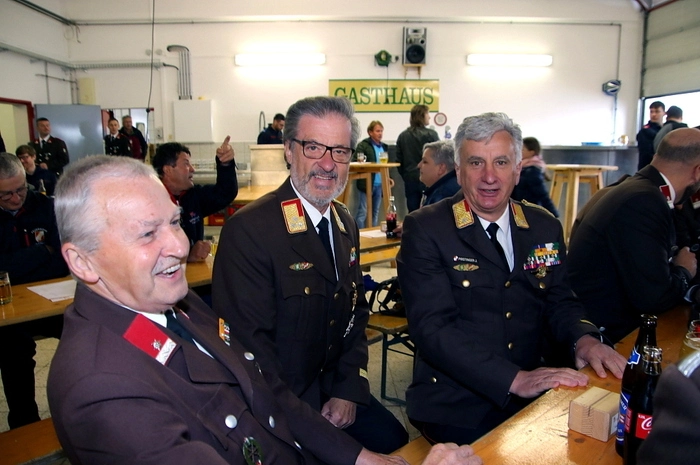Im Anschluss sorgte die Gruppe „Alpenland Power“ für Musik und beste Stimmung. Unter den Besuchern waren unter anderen Bürgermeister Erwin Dirnberger, seine beiden Vize Karin Herz und Anton Wipfler, Bereichsfeuerwehrkommandant und Landesfeuerwehrrat Christian Leitgeb, sein Stellvertreter Klaus Gehr, Abschnittsbrandinspektor Josef Pirstinger und Ehren-Landesfeuerwehrrat Engelbert Huber.