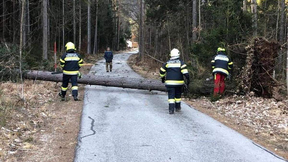 Die Gemeindestraße von Höhe Zollhäuser bis Ruttach/Schmelz (Gemeinde Feistritz ob Bleiburg) wurde vorübergehend gesperrt 