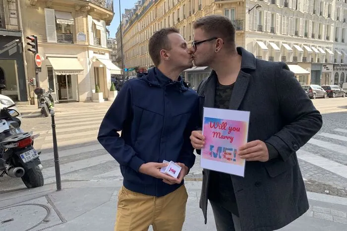 Klicken Sie sich durch die Fotos von dem berührenden Moment!