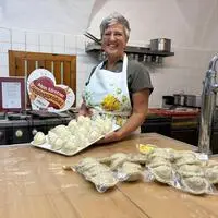 Renate Prax kocht ihre Nudeln in der ehemaligen Küche des Gasthauses Astner in Obergottesfeld