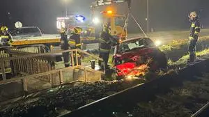 Ein 23-Jähriger kam mit seinem Pkw von der Straße ab