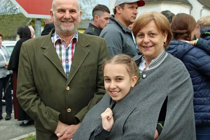 freute man sich in Jakling, trotz anfangs unwirtlicher Witterungsverhältnisse, nach zwei Jahren Pause, wieder einmal auf den 1. Mai, der in Jakling Volksfestcharakter hatte. 