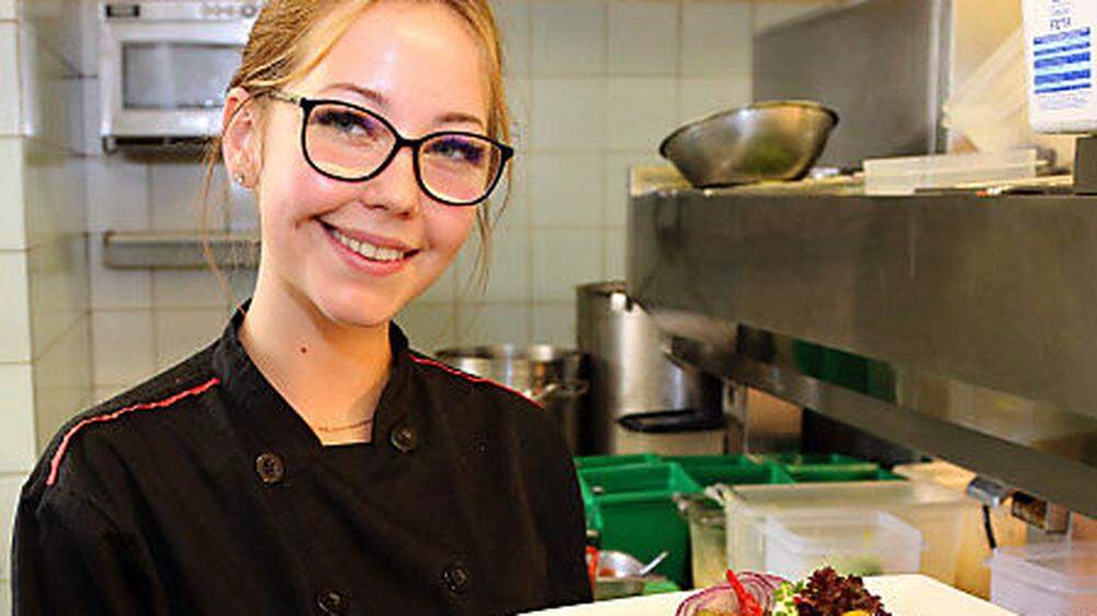 Hanna Teyrowsky (18) ist Lehrköchin im zweiten Jahr und bereitet am liebsten Beef Tartar zu