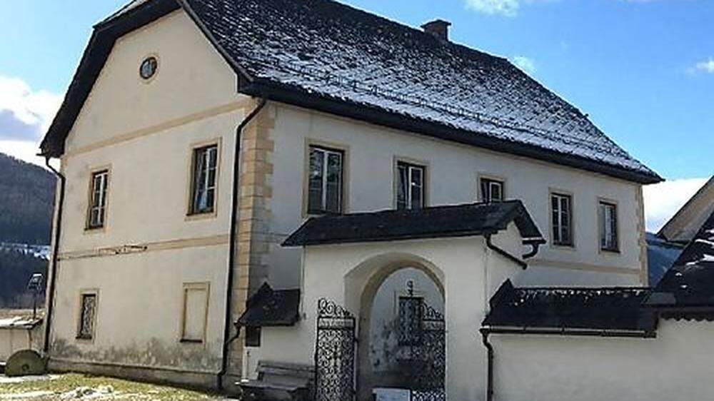 Der Pfarrhof kann um 157.000 Euro erworben werden
