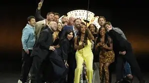 Die Stars der Amazon-Filme in einem Selfie