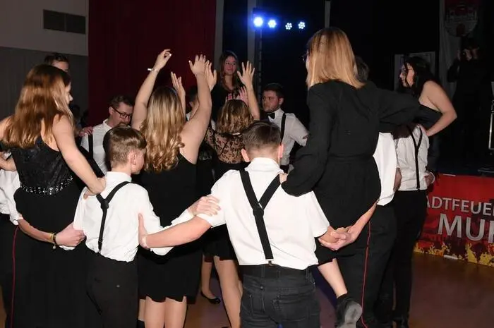 Erster Höhepunkt war die Eröffnungspolonaise. Für die Choreografie sorgte Eva Bosic.