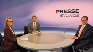 Umwelt- und Landwirtschaftsminister Norbert Totschnig (ÖVP) im Gespräch mit ORF-Moderator Hans Bürger und Chefredakteurin Christina Traar