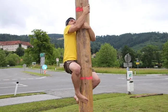 Bereits einmal musste das Event wegen Schlechtwetter verschoben werden. Und auch diesmal schaute es bis kurz vor Veranstaltungsbeginn nicht allzu gut aus. Doch die Wolken lichteten sich beizeiten und das Fest konnte über die Bühne gehen.