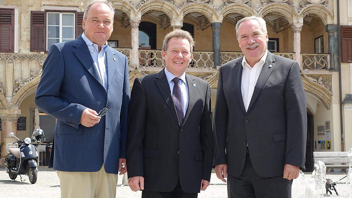 Alfred Pech (Mitte) wurde von Wirtschaftsreferent Werner Schmölzer (l.) und Bürgermeister Hans Straßegger als neuer Citymanager vorgestellt