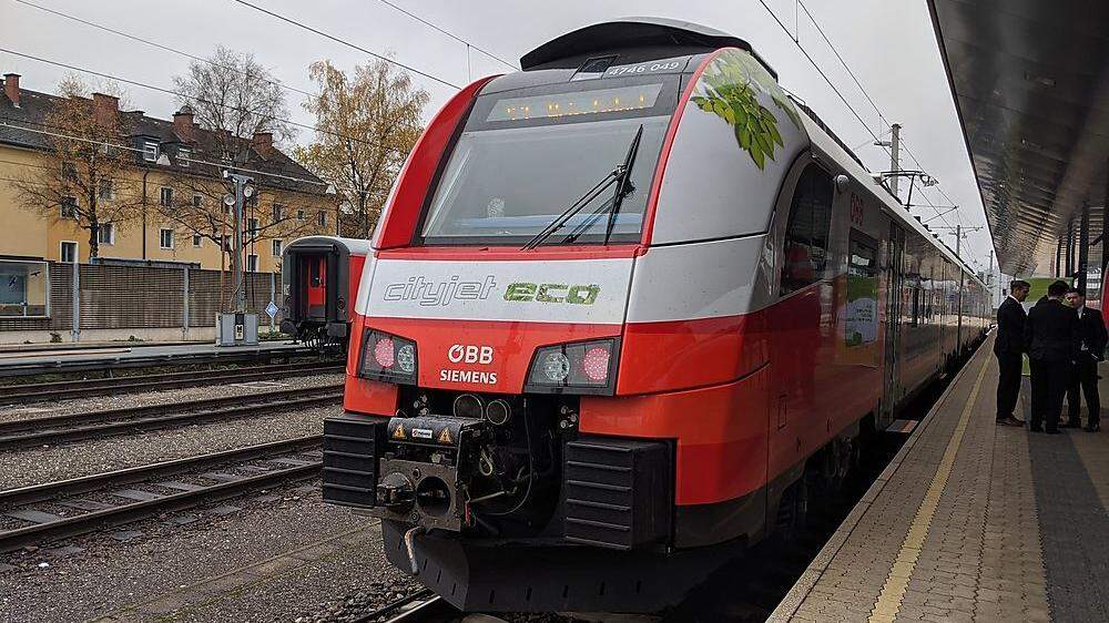 Der neue Cityjet Eco, der mit Akkus betrieben wird, fuhr diese Woche von Klagenfurt nach Weizelsdorf. Das bleibt allerdings eine einmalige Aktion