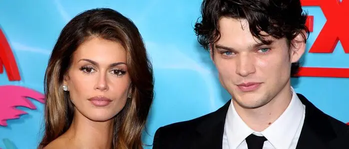 Kaia Gerber (l) und Homer Gere bei der Weltpremiere der Serie „The Shards“