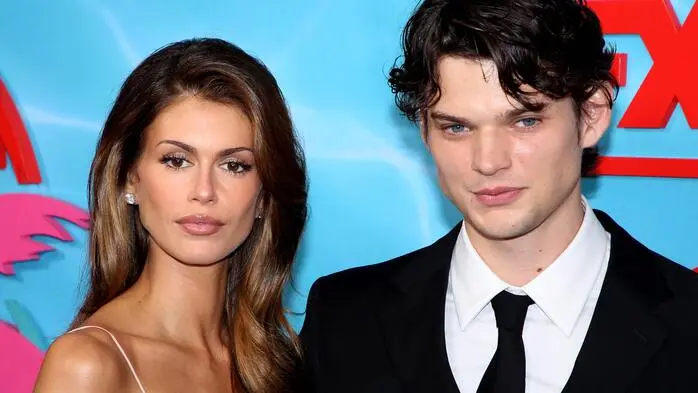 Kaia Gerber (l) und Homer Gere bei der Weltpremiere der Serie „The Shards“