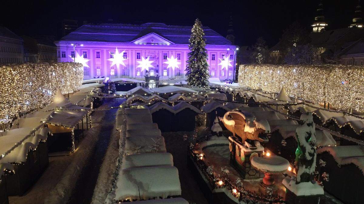 Der Klagenfurter Christkindlmarkt soll zur fußballfreien Zone erklärt werden.